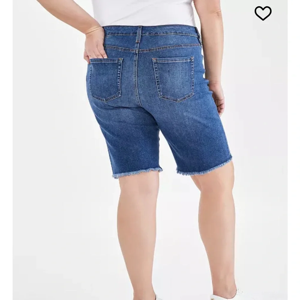 NWT Women’s Plus Size Denim Bermuda Shorts - Picture 2 of 5